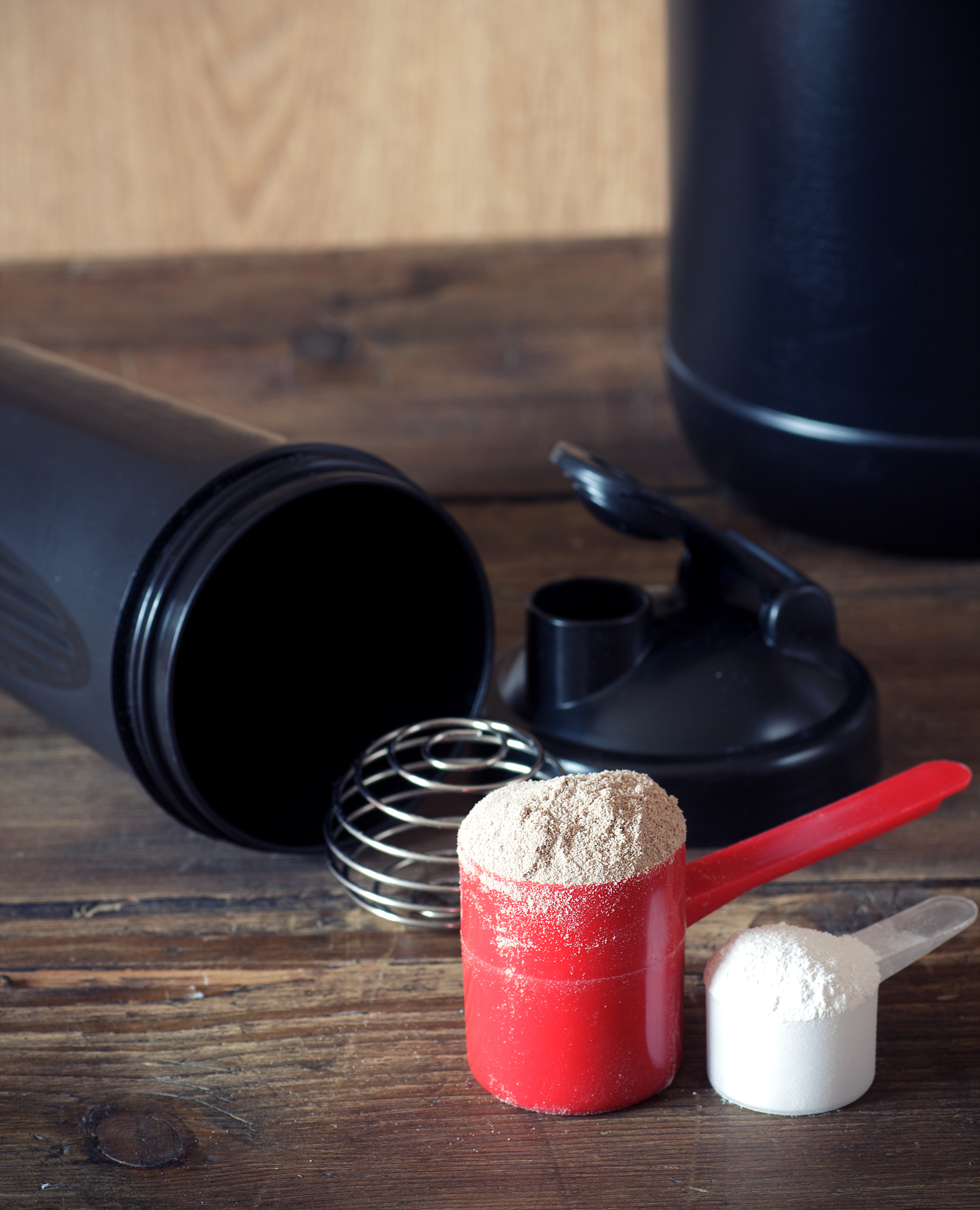 Whey protein in small measuring cups
